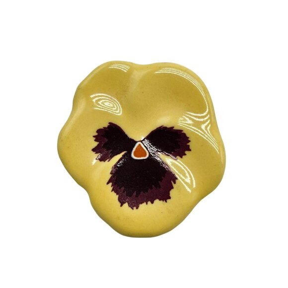 Vintage 1981 Avon Yellow Purple Pansy Ceramic Brooch Pin - Picture 1 of 4